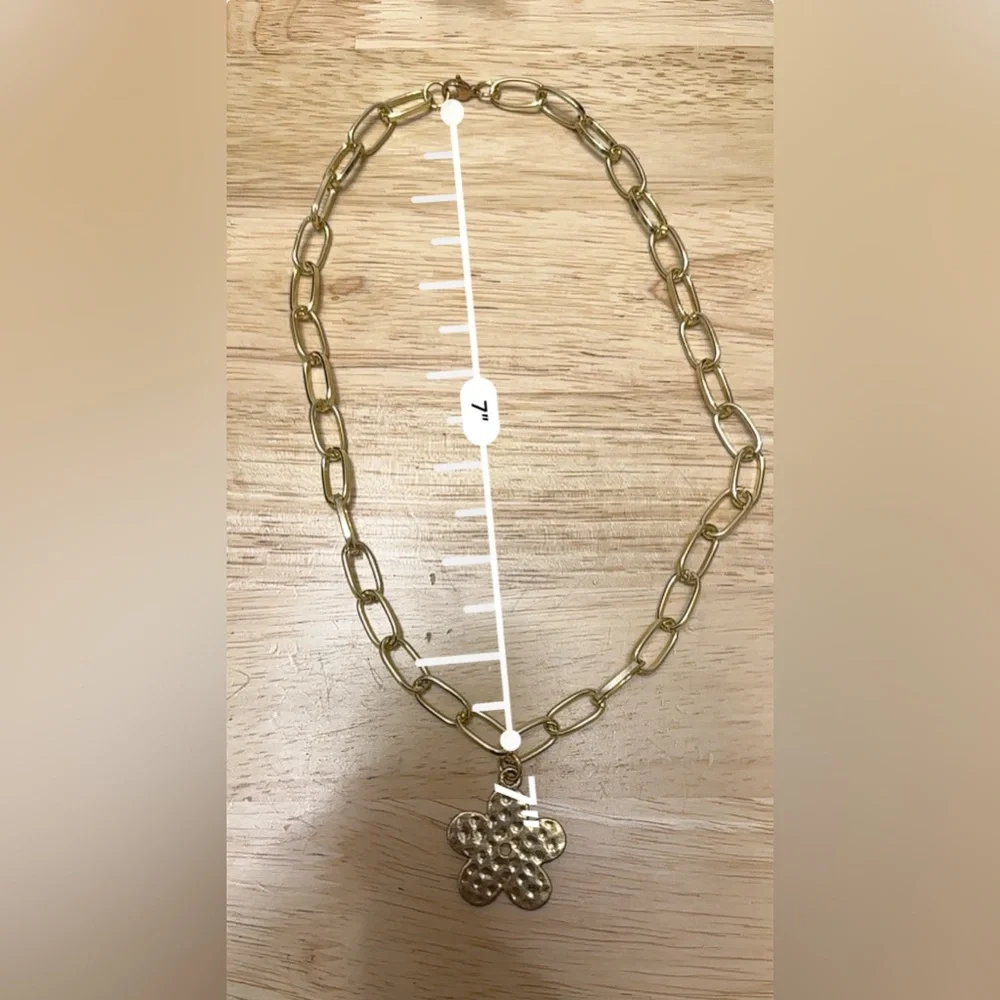 Flower Neckless Handmade 💗 - Picture 3 of 3